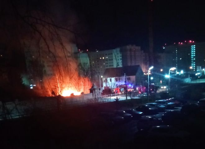 На улице Татарской произошел серьезный пожар