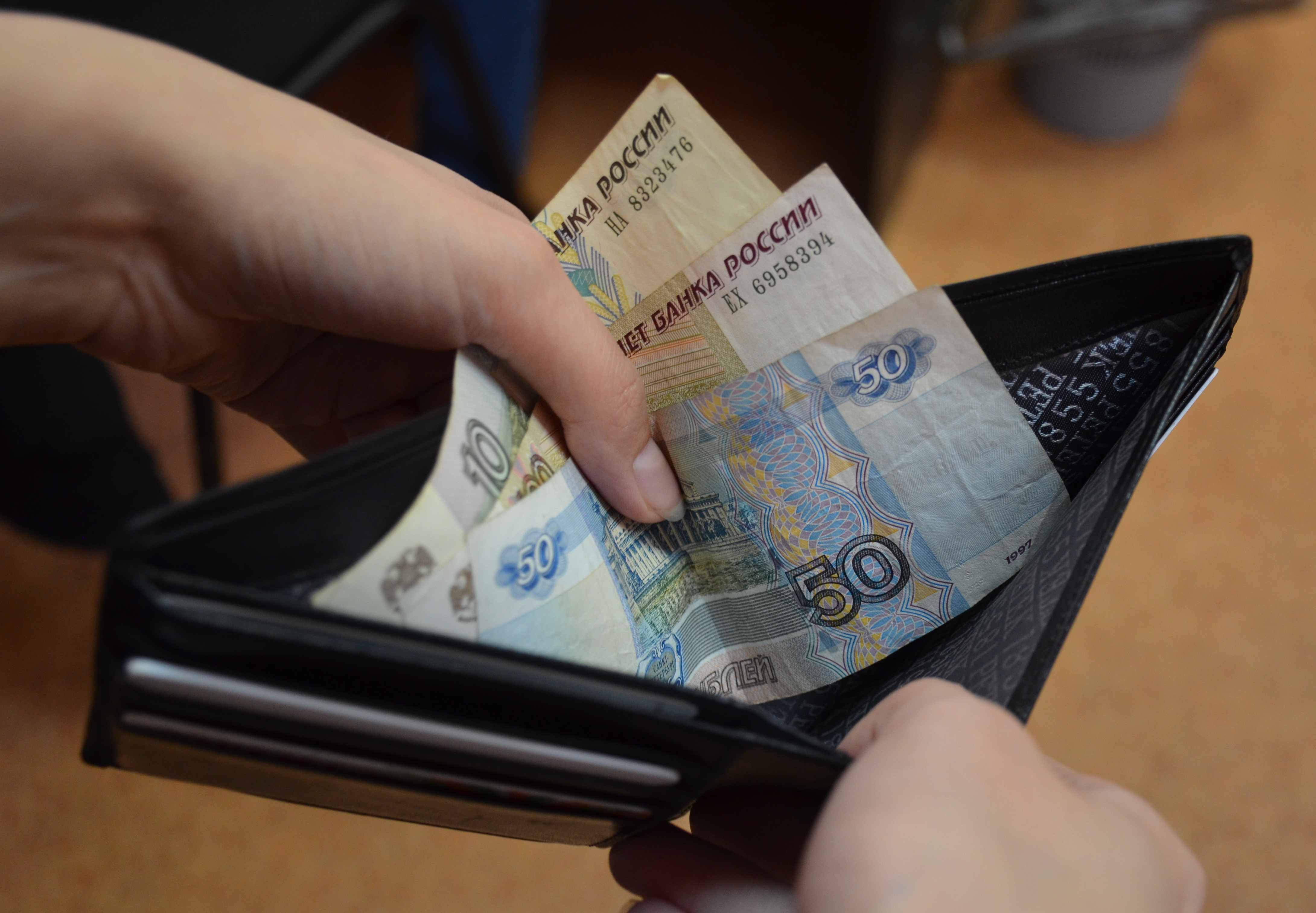 Бюджетники в Рязани должны получать 42 тыс. — опрос
