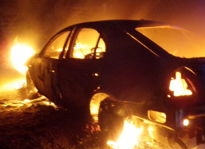 В Рязанской области подожгли автомобиль гаишника