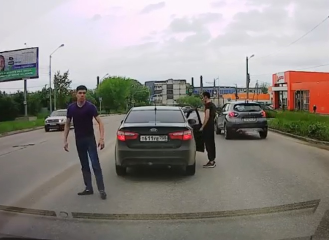 Неадекватного водителя с улицы Зубковой оштрафовали