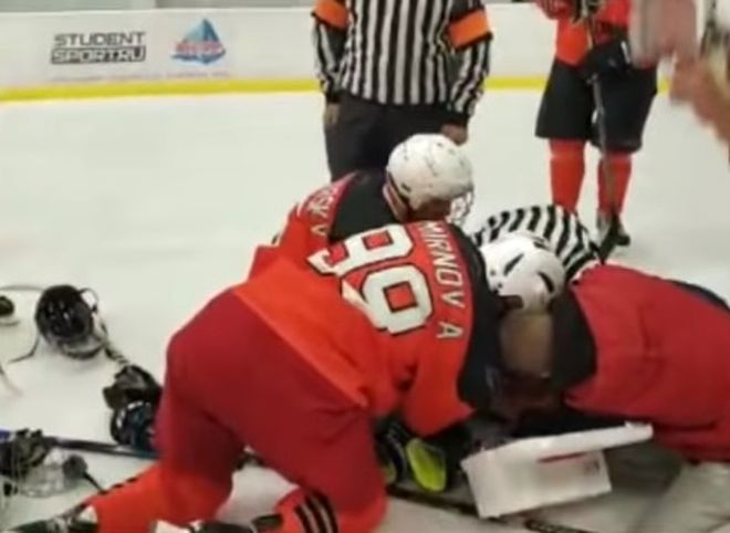 43‐летний хоккеист умер во время матча в Москве (видео)