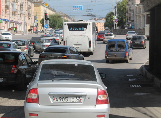 Движение под путепроводом на Московском шоссе ограничат