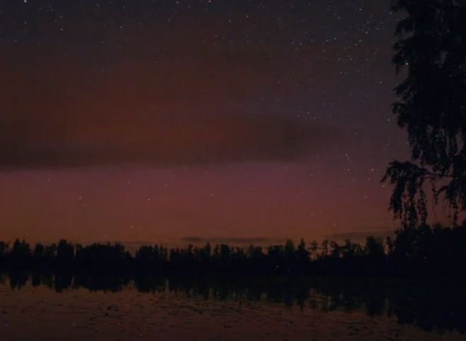 В небе над Уржинским озером засняли полярное сияние