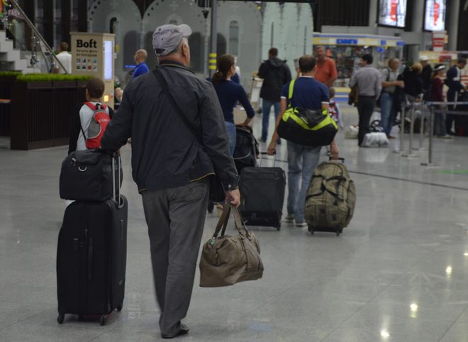 В аэропортах Москвы отменили и задержали полсотни рейсов