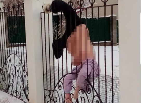 В Башкирии застрявшая в заборе женщина замерзла насмерть