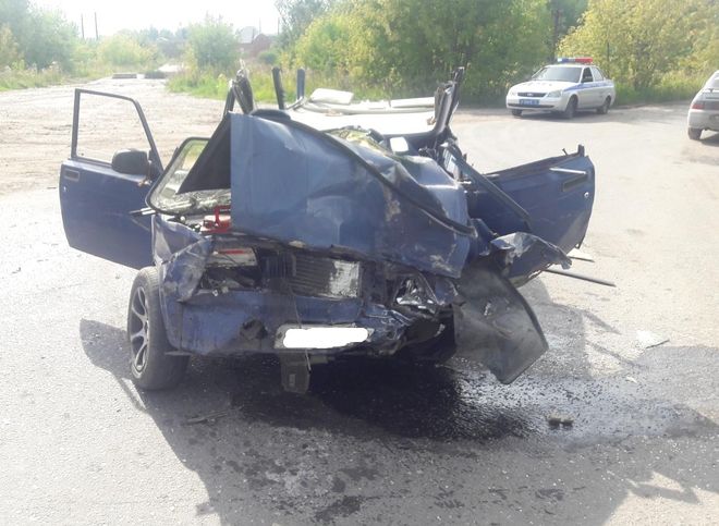 Названа причина аварии, после которой рязанского водителя зажало в автомобиле