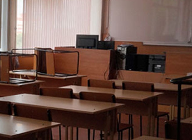 Учебный год в ряде российских школ могут продлить