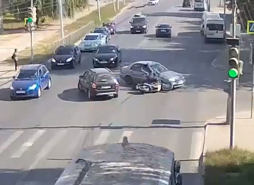 ДТП с мотоциклистом на улице Семашко попало на видео