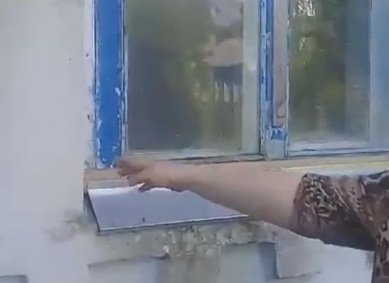 В Кораблинском районе власти переселили женщину в дом-развалюху (видео)