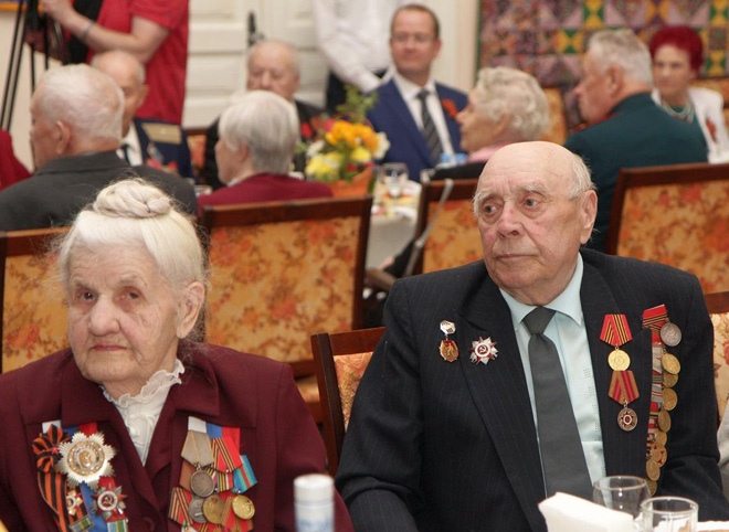 Ветеранов и тружеников тыла поздравили с наступающим Днем Победы