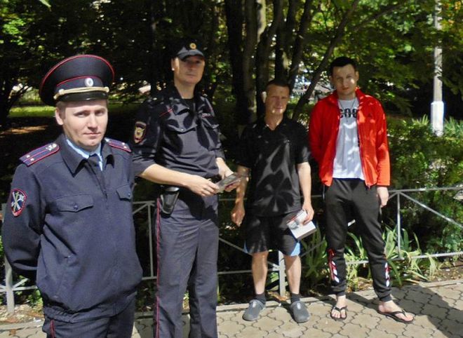 Полицейские вышли на улицы Рязани, чтобы предупредить людей об опасности