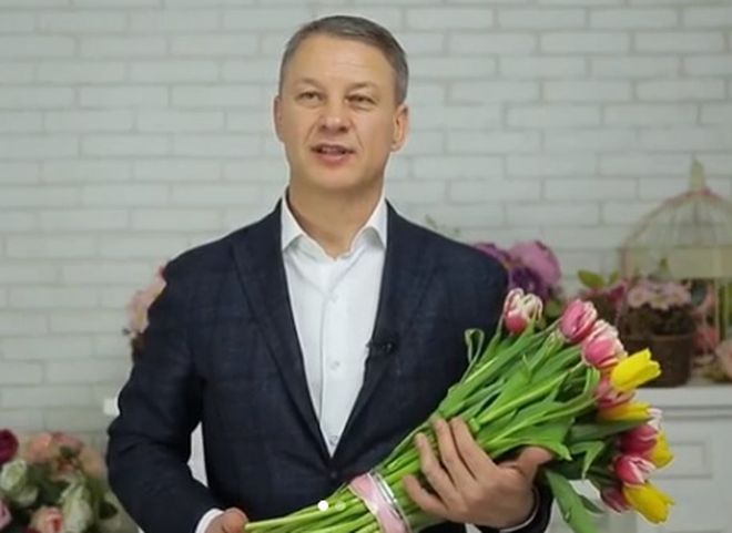 Спикер Рязанской облдумы поздравил женщин с 8 марта