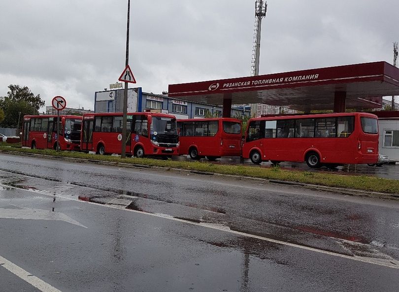 Калуга красные автобусы. Красные автобусы в Рязани. Калужский автобус красный. Рязаньтрансавто. Красный автобус город Рязань.