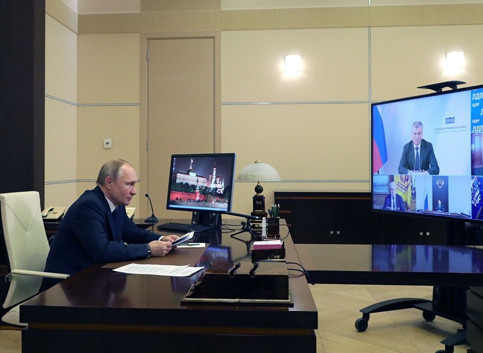 СМИ: Путин продолжит сидеть в изоляции даже после прививки