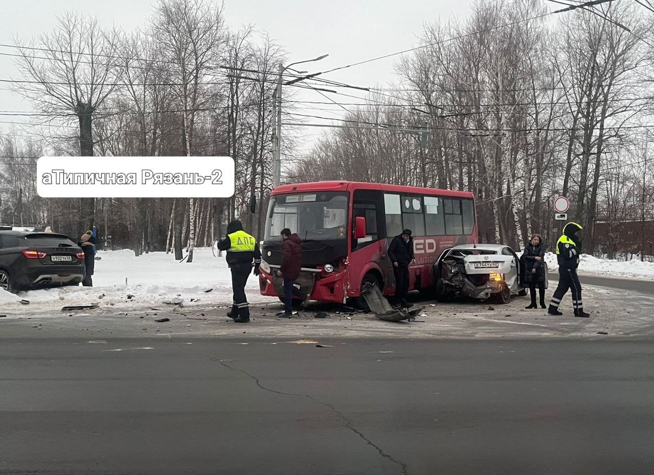 В ДТП с маршруткой №41 в Дягилеве пострадали мальчик и девочка