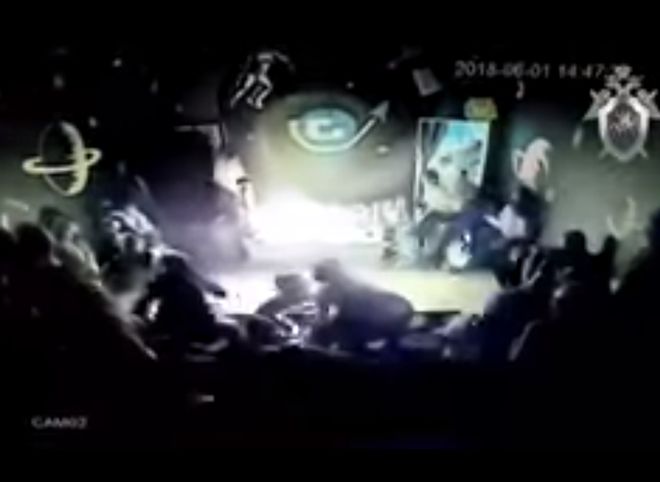 Момент взрыва в иркутском ТРЦ попал на видео