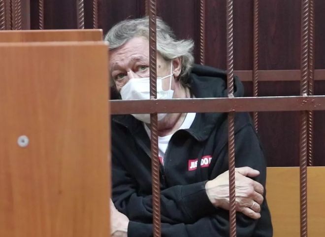 Адвокат заявил о готовности Ефремова усыновить детей из семьи Захарова