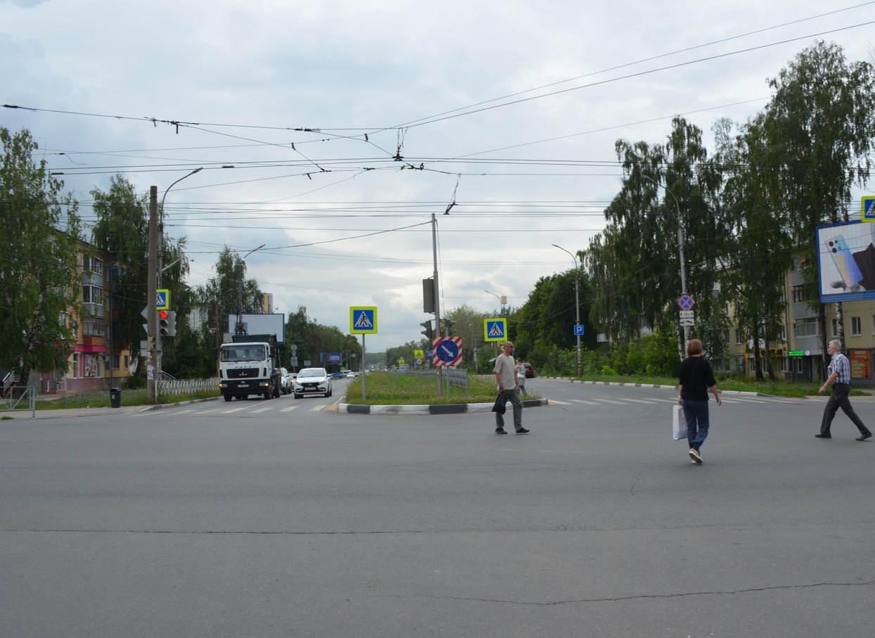 В Горроще автомобиль сбил двух взрослых и двух детей на перекрестке