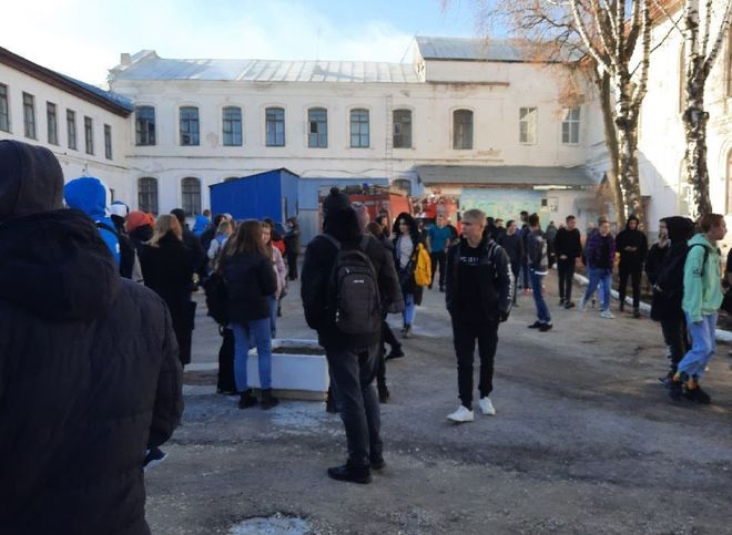 Из Касимовского нефтегазового колледжа эвакуировали почти 500 человек