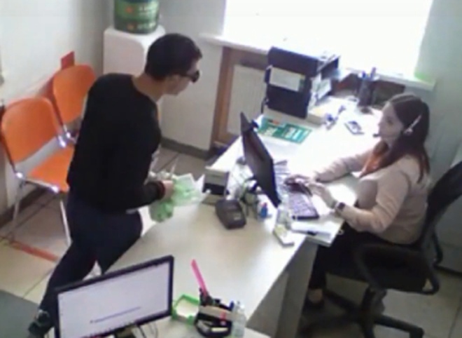 В центре Рязани 29-летний мужчина напал на офис микрофинансов