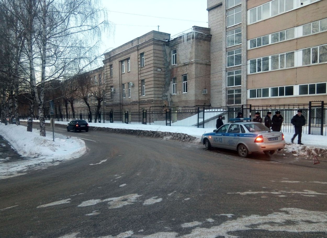 Соцсети: на улице Лермонтова столкнулись «Лада Калина» и машина ППС