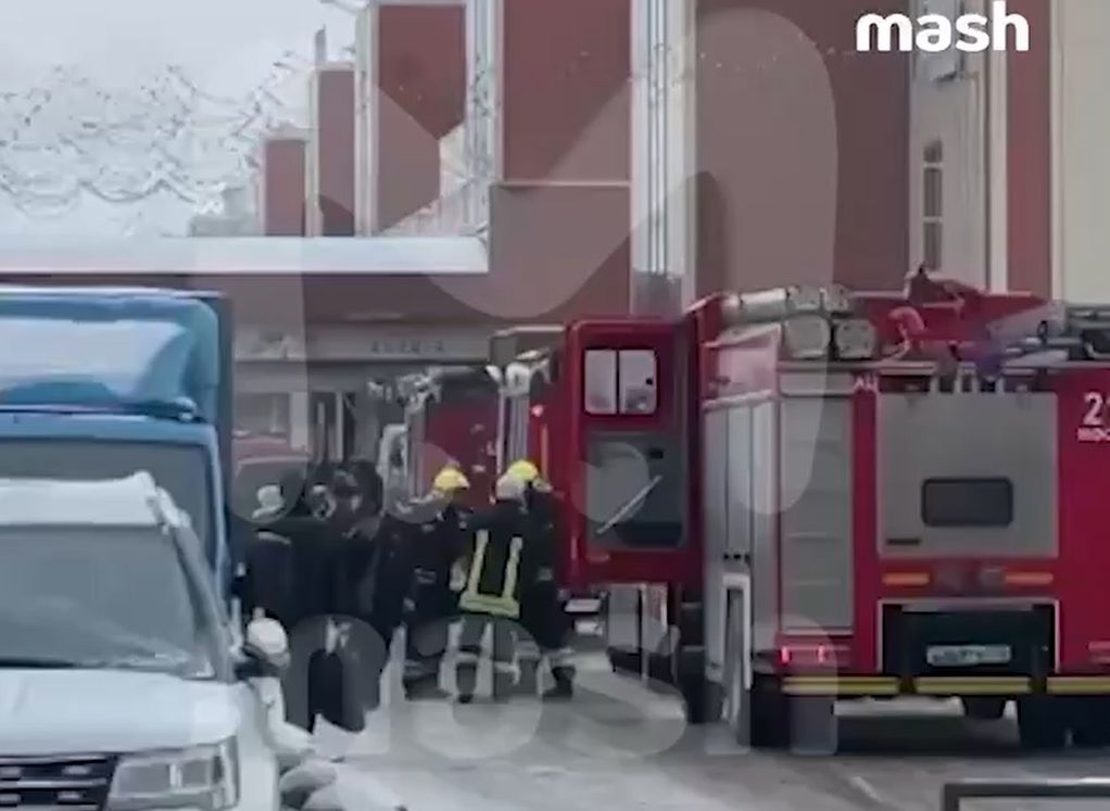 Садовод пожар. Тушение пожара Россия. Пожар на САДОВОДЕ сегодня. Пожар на САДОВОДЕ фото. Пожарные из Москвы в Рязань.