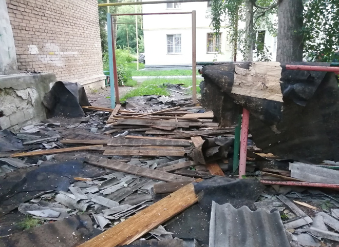В Приокском рабочие завалили строительным мусором детскую площадку