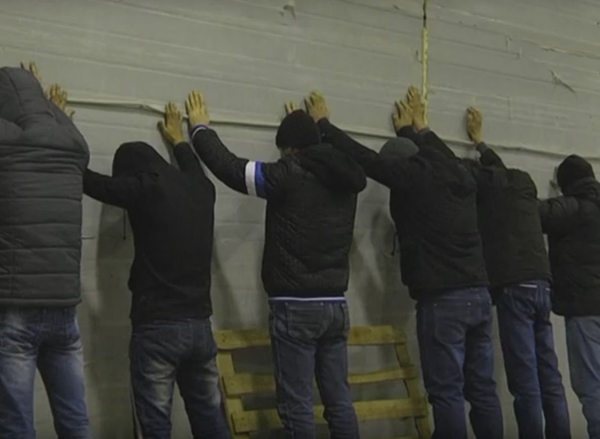 Полицейские пресекли в Рязани работу цеха по розливу «незамерзайки» (видео)