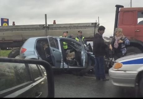 Видео: под Рязанью Hyundai столкнулся с грузовиком