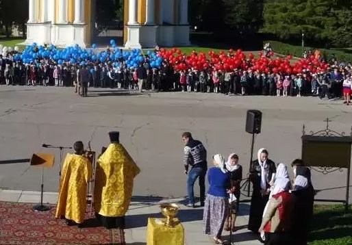 «Яблоко»: РПЦ и политики сделали из рязанских школьников свою массовку
