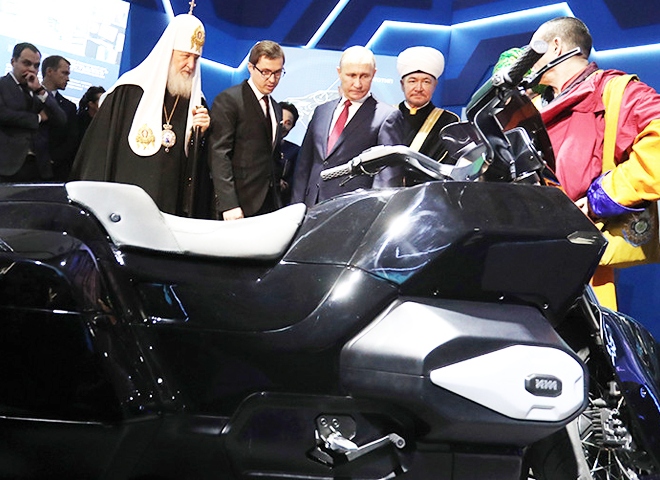 Путину представили тяжелый мотоцикл «Иж» из проекта «Кортеж»