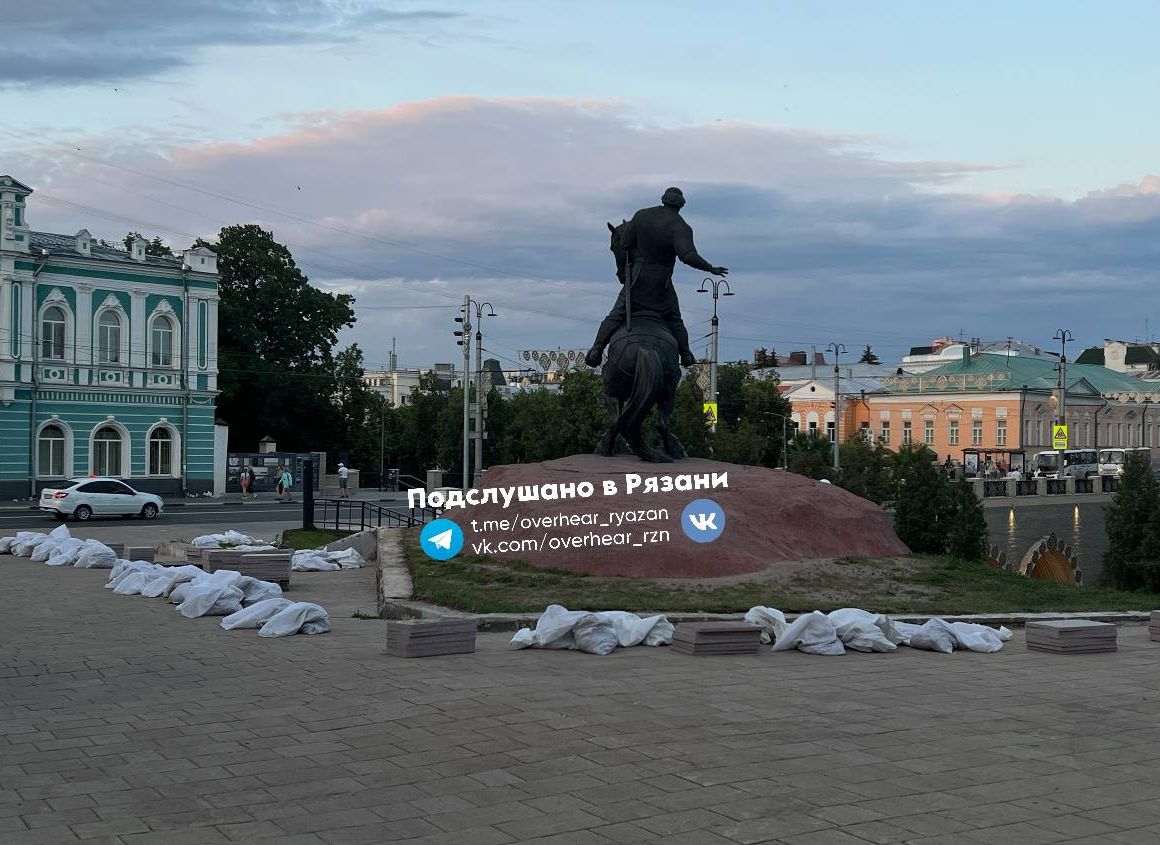 В Рязани начали ремонтировать памятник Евпатию Коловрату