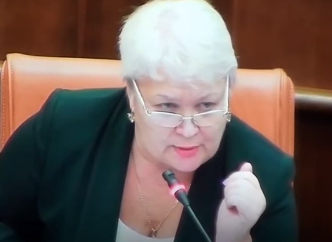 Депутат Заксобрания призвала коллег «следить за базаром» (видео)