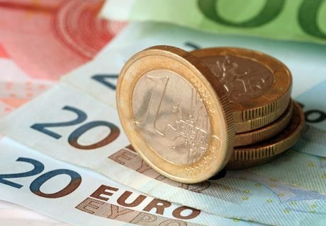 Курс евро вырос более чем на рубль