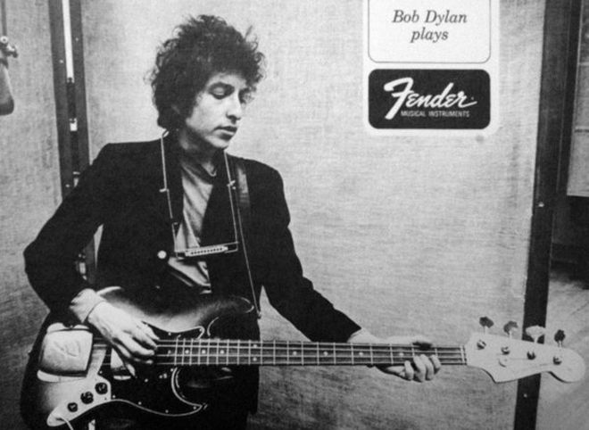 В США на аукционе гитары Боба Дилана продали за 400 тыс. долларов