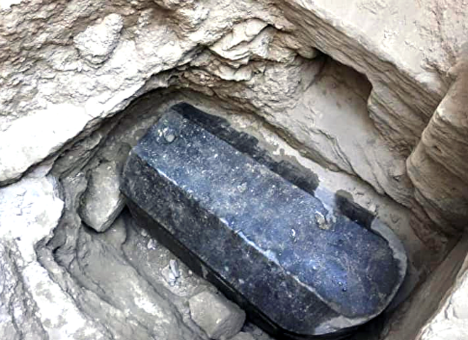 Ученые установили, кто был похоронен в черном саркофаге