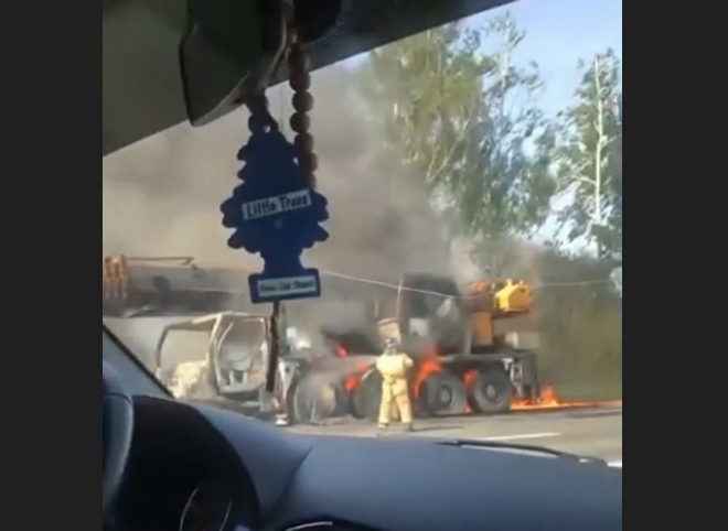 На трассе М5 в Рязанской области вспыхнул кран