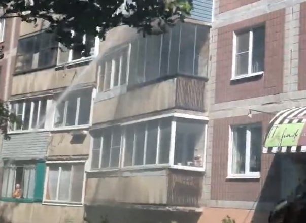 МЧС: девятиэтажку на улице Тимакова тушили пять пожарных расчетов