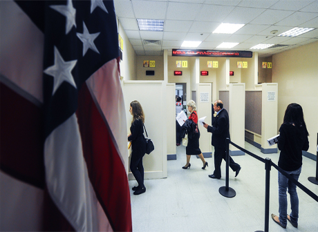 Посольства США приостановили выдачу виз россиянам