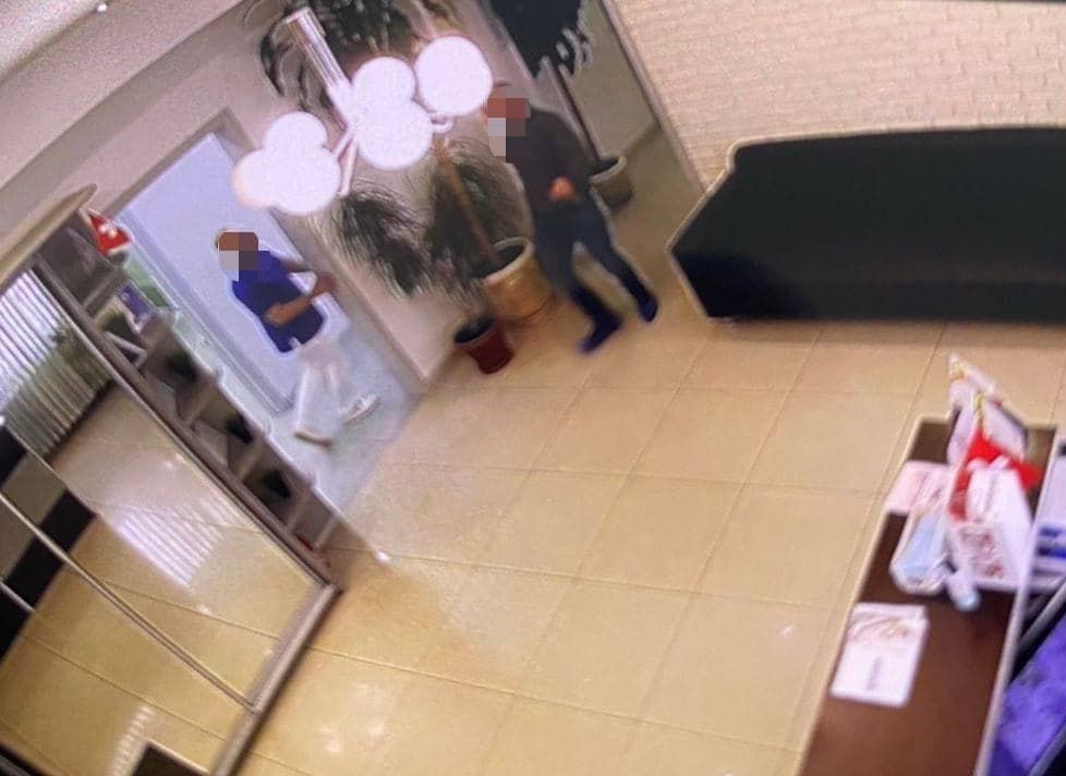 В Москве мужчина бросился с ножом на лечившего его стоматолога