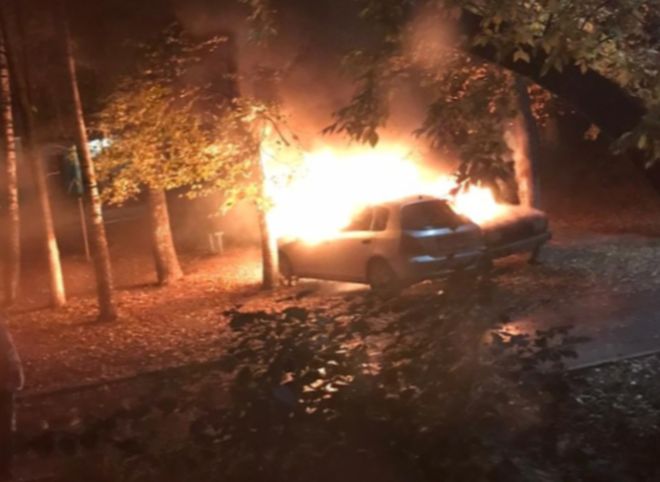 Ночью на улице Новоселов сгорели две машины