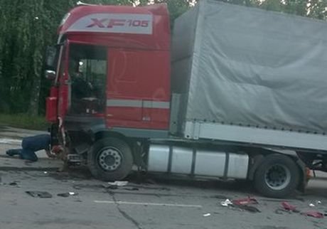 Утром в Рязани столкнулись Lada и грузовик