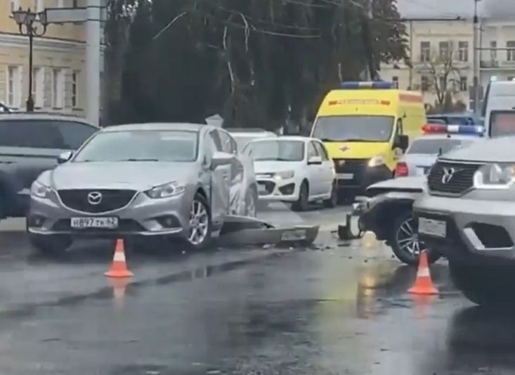 Напротив Рязанского политеха произошла серьезная авария