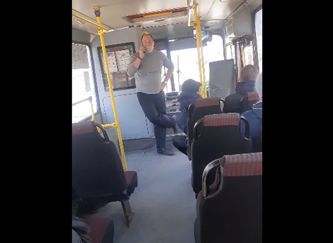 Конфликт водителя и пассажира в бесплатном автобусе гипермаркета «Глобус» попал на видео