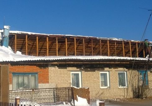 В рязанском селе у дома обвалилась крыша