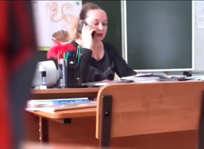 Томские школьники опубликовали видео с матерящимся на уроке педагогом