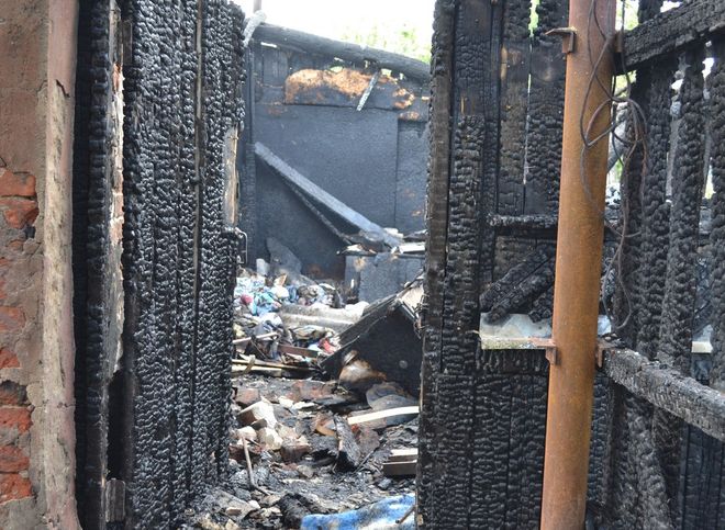 В Михайловском районе из-за пожара без крова и вещей осталась большая семья