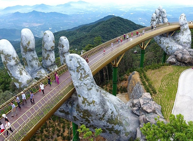 Уникальный пешеходный мост открылся во Вьетнаме (видео)