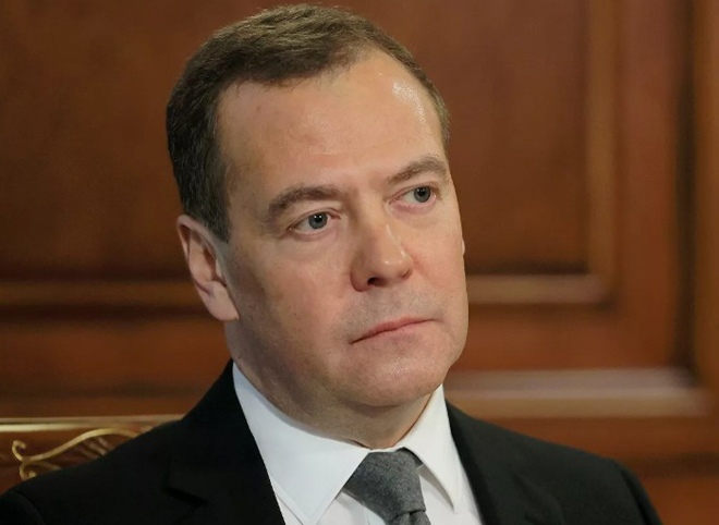 Медведев заявил о возвращении к холодной войне между США и Россией