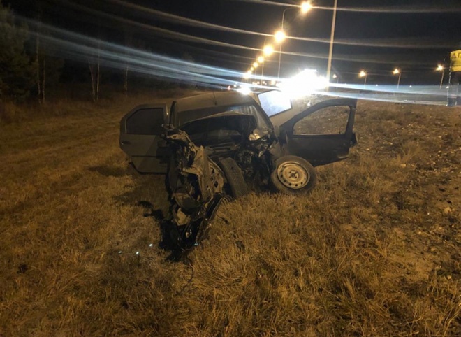 На трассе М5 под Спасском Renault Logan въехал в опору ЛЭП, погиб мужчина